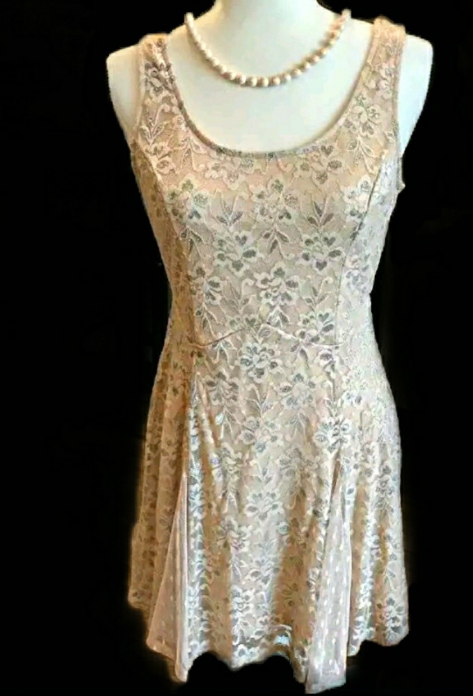 NWT lace flower nude/pink sleeveless skater-dress